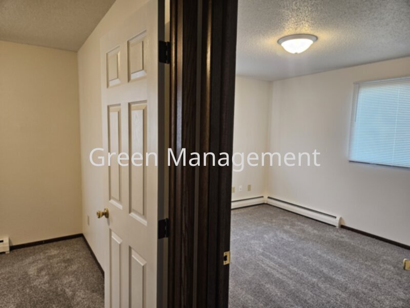 Building Photo - 2 Bedroom with Heat Paid and Garage