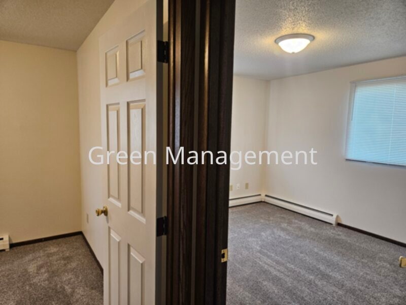 Foto del edificio - 2 Bedroom with Heat Paid and Garage
