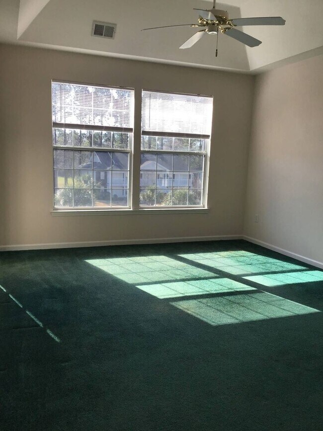 Building Photo - *SECOND MONTH FREE RENT* 3rd Floor 1 Bedro...