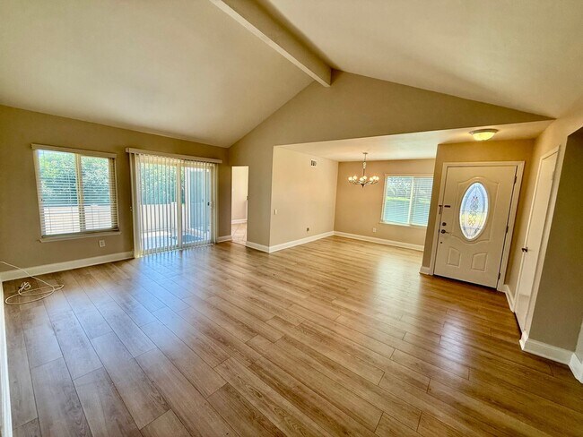 Building Photo - Updated Home in Leisure Village on the Perimeter