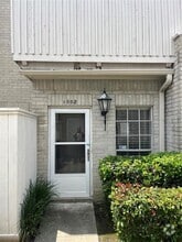 Building Photo - 3800 Tanglewilde St