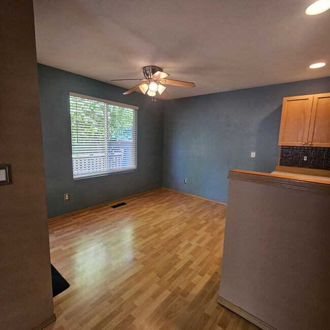 Building Photo - Move-In Ready Silverdale Home Close to Everything