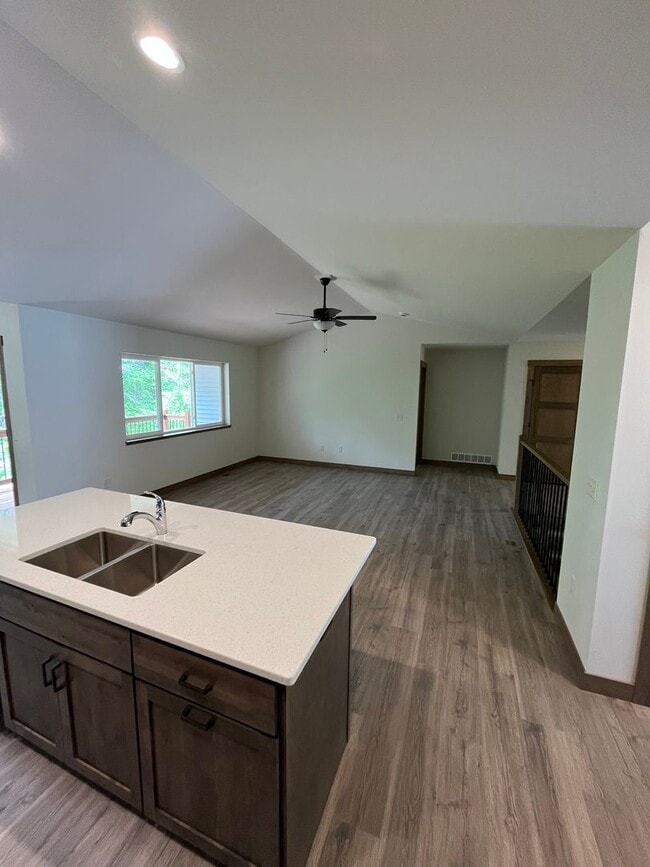 Building Photo - 1124 Juniper Pl