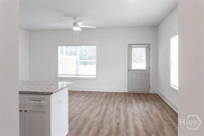 Foto del edificio - 354 Arch St