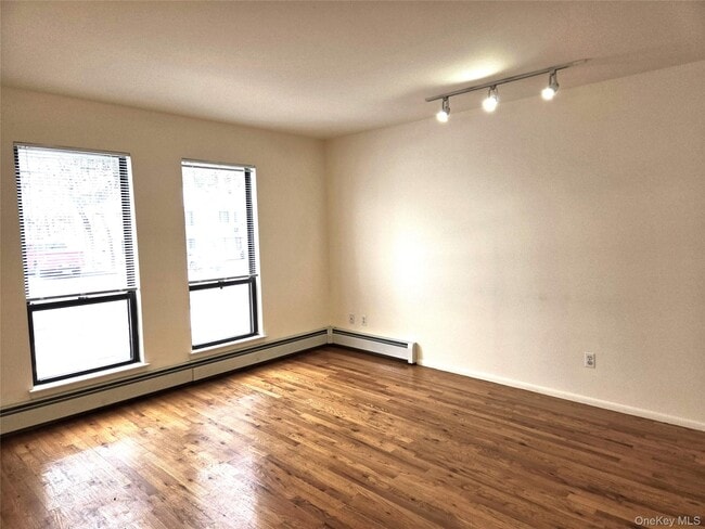 Building Photo - 90 Graywood Rd