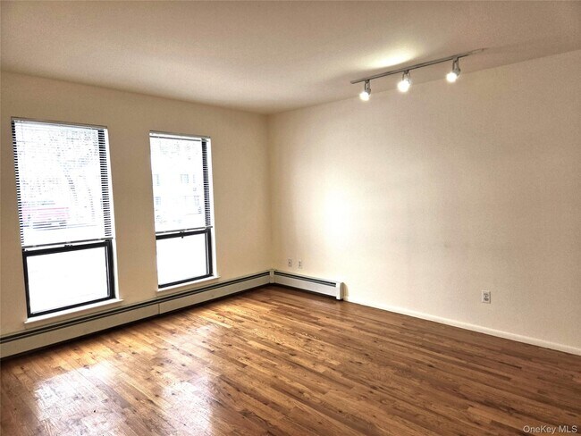 Foto del edificio - 90 Graywood Rd