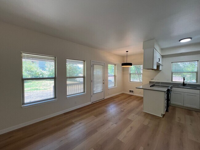 Foto del edificio - Ash Creek 409
