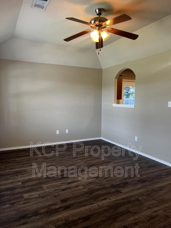 Foto del edificio - 2504 Ridgeway Ln
