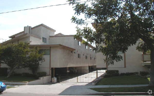 Foto del edificio - 628 W Imperial Ave