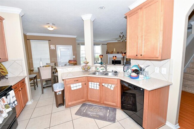Foto del edificio - 617 Laurelmist Ln