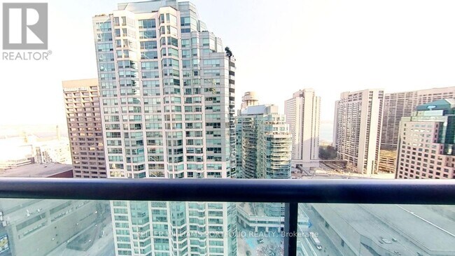 Photo du bâtiment - 12 Yonge St