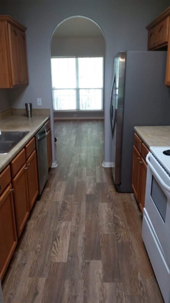 Building Photo - 105 Kathryn Cove