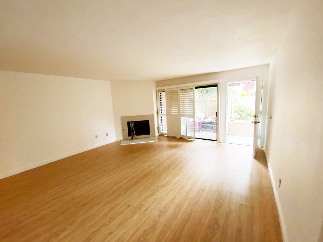 Living Room - 6665 Franklin Ave