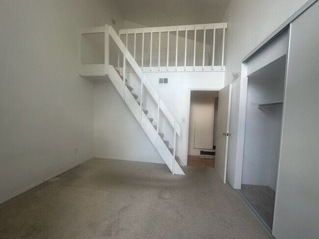 Foto del edificio - Aurora condo for rent