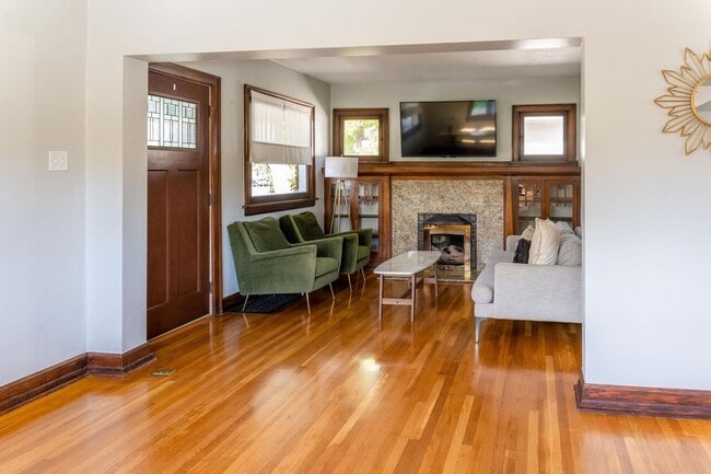 Building Photo - 1241 S 700 E