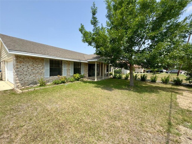Building Photo - 821 Guadalupe St