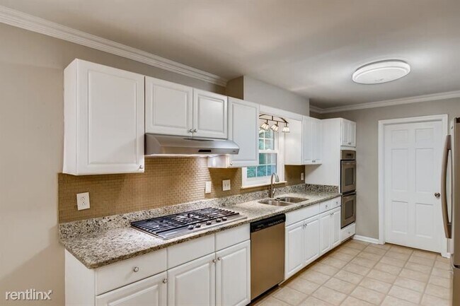 Building Photo - 4 br, 3 bath House - 2564 Kings Lake Court...