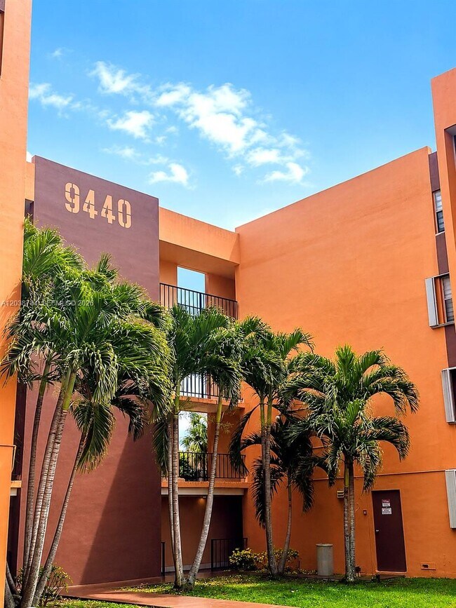 Foto del edificio - 9440 W Flagler St