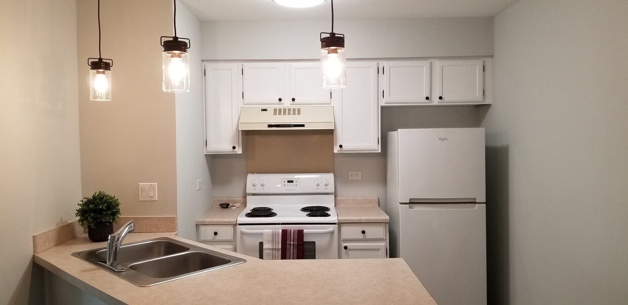 Primary Photo - 1307 Wyndham Dr