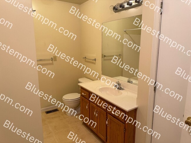 Building Photo - 512/514 N. Cherry St. Cameron, MO 64429
