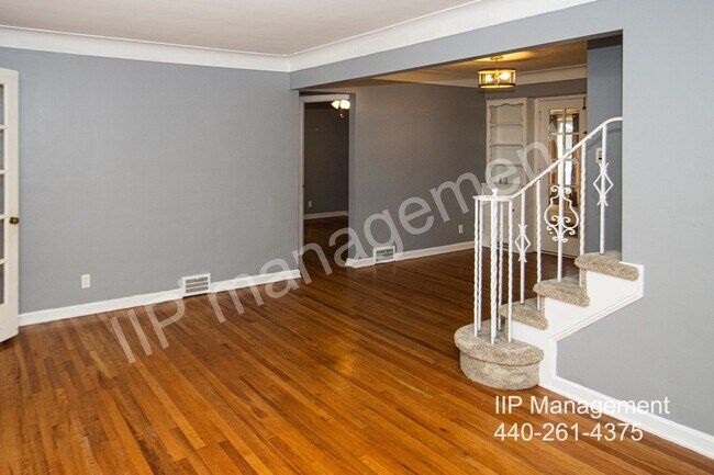 Building Photo - Beautiful 3-Bedroom Home in Euclid Availab...