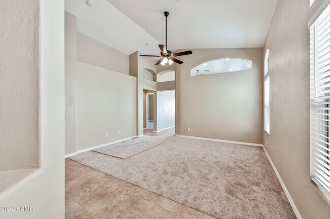 Building Photo - 10122 E Carmel Ave