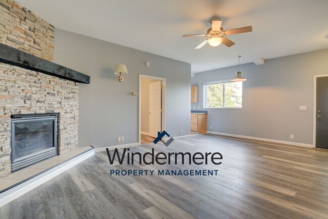 Building Photo - 1 Bed 1 Bath newly remodeled with Large shop