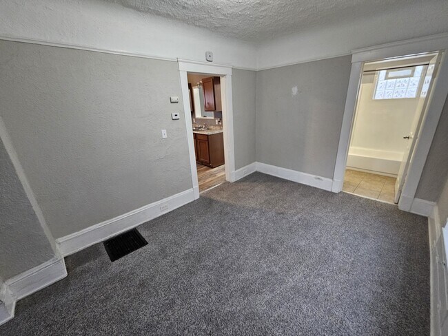 Foto del edificio - 17005 Grovewood Ave