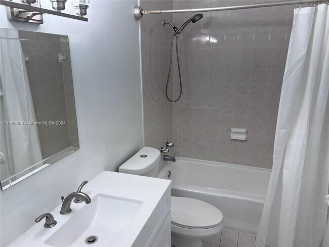 Foto del edificio - 5838 SW 74th Ter