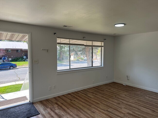 Foto del edificio - 665 S Stubbs Ave