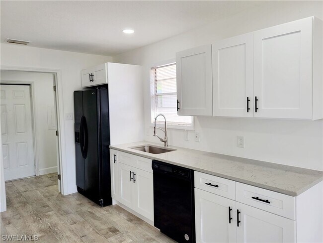 Building Photo - 9765-9767 Montana Ct