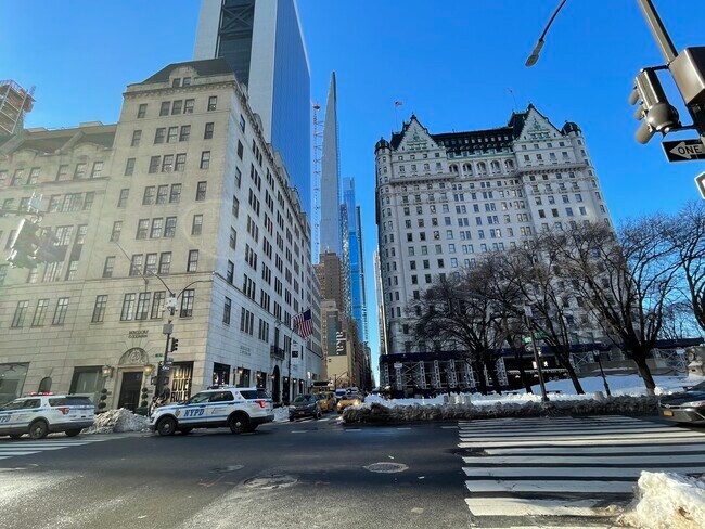 Foto del edificio - 58 W 58th St