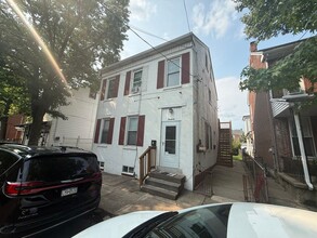 Building Photo - 19 Walnut St
