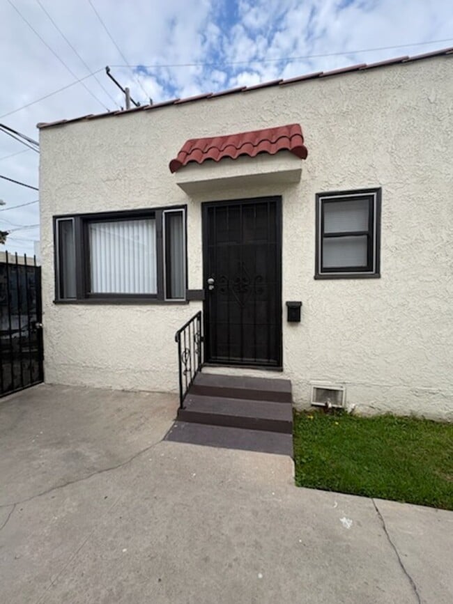 Foto del edificio - 930 E 3rd St