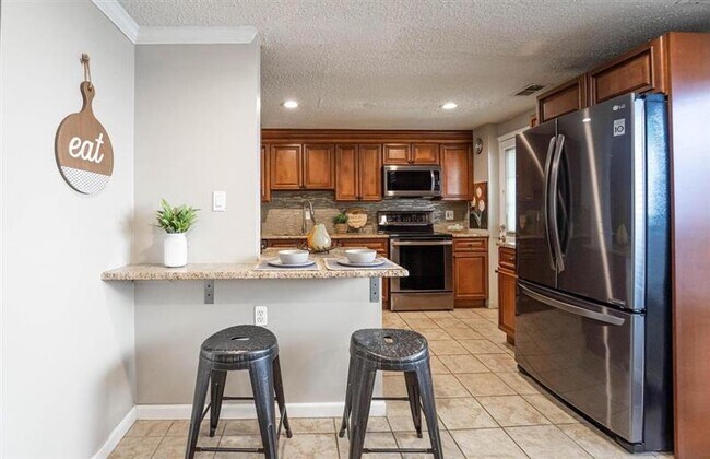 Building Photo - Move In Ready meticulously maintained 3bed...