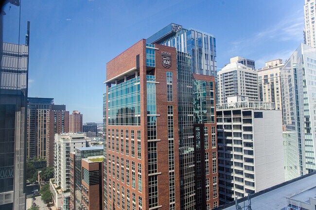 Foto del edificio - Baumhart Suites