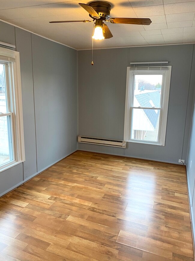 Bedroom - 121 W Madison St
