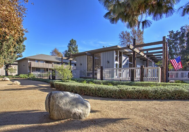 Foto del edificio - Pine Lake Terrace