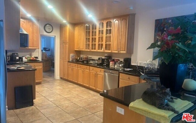 Foto del edificio - 1664 Benedict Canyon Drive