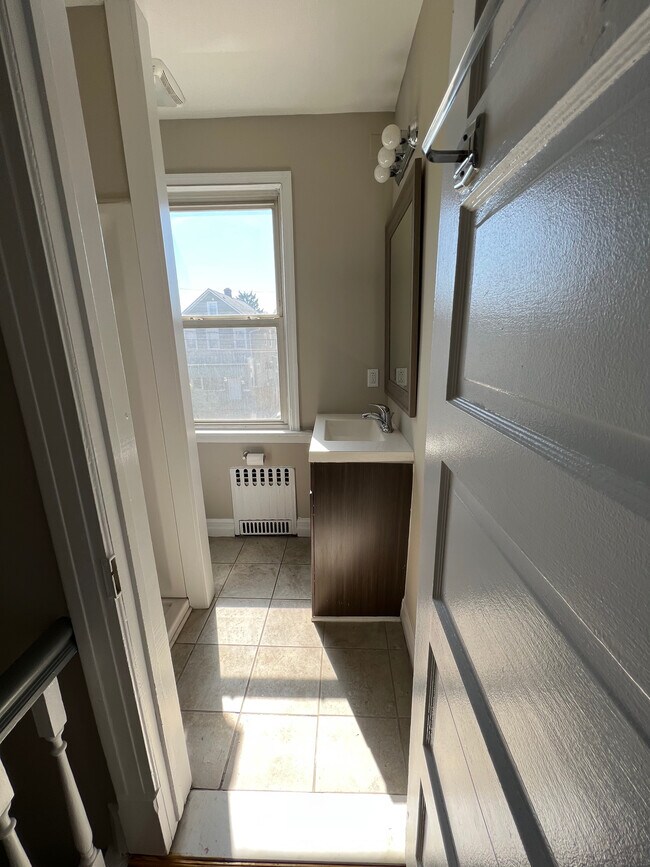 Building Photo - 18 Reimer St