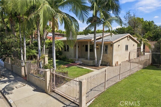 Foto del edificio - 642 N Crescent Heights Blvd