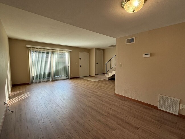 Building Photo - Updated 4 Bedroom, 2.5 Bathroom Townhouse in North San Jose