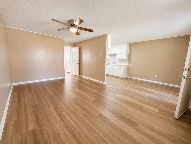 Building Photo - 105 Heatonville Dr
