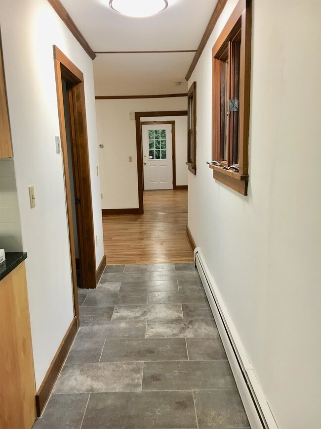 Building Photo - 5 Elm Ct
