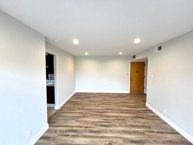 Foto del edificio - Urban Oasis- Stylish 2 Bedroom Condo+ Den ...