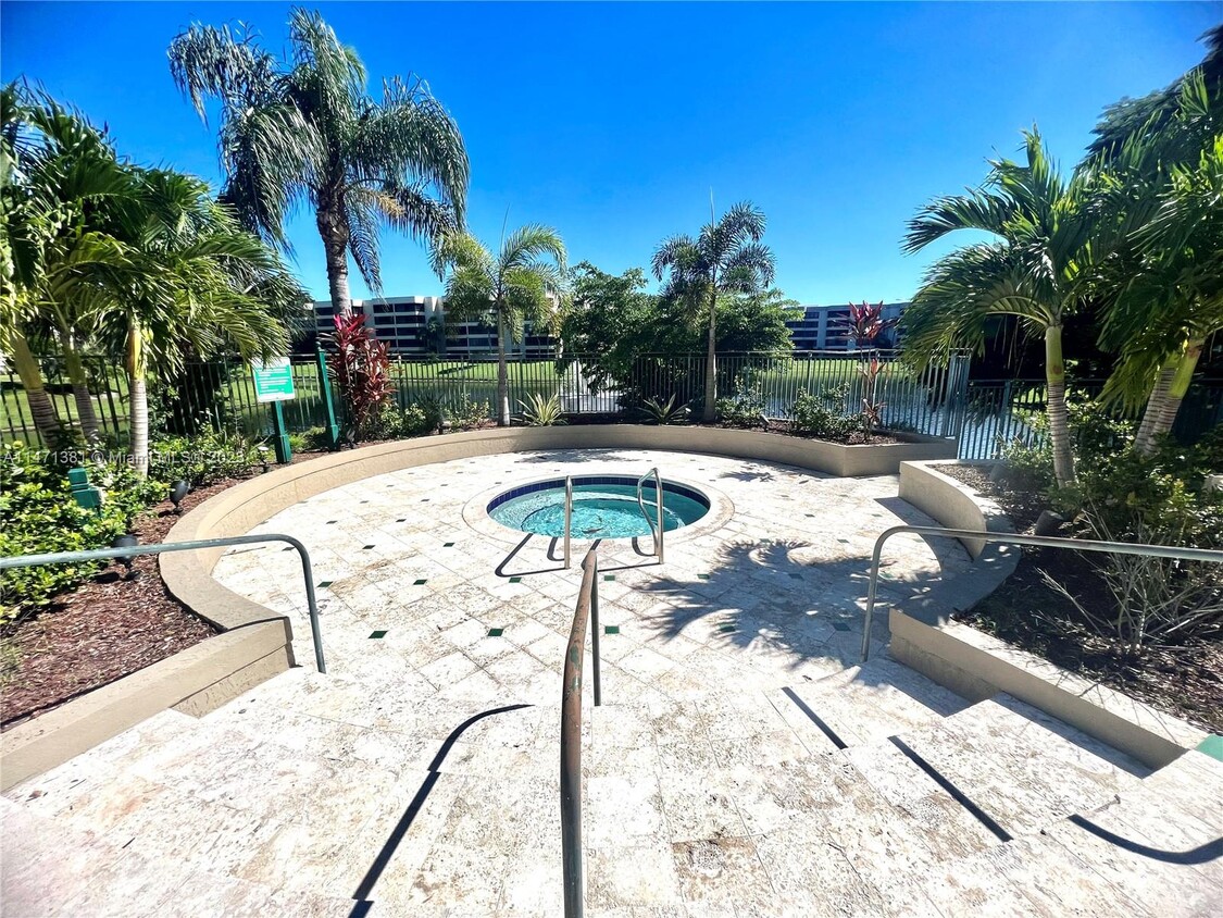 Foto principal - 1705 Palm Cove Blvd