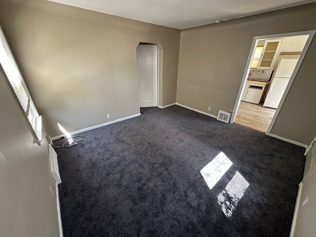Foto del edificio - Beautiful Bungalow with Finished Basement ...