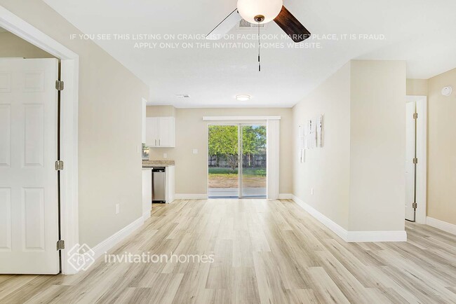 Building Photo - 3213 Sutton Dr