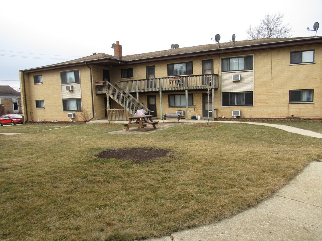 599 Park Plaza, Glen Ellyn - 599 Park Plaza