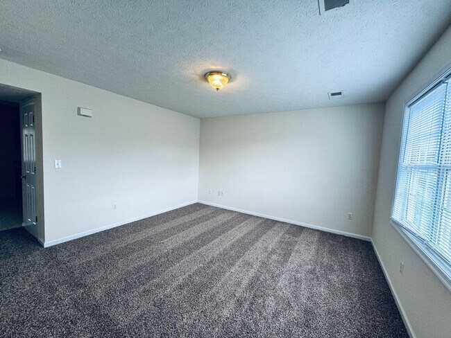 Foto del edificio - 412 Three Creeks Ct